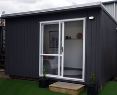 LARGE CABIN - 4.2 x 2.4 m