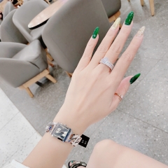 Guess Mặt Vuông |Nữ Giới |Đính Đá |Dây Mắt Xích Trắng Silver |Máy Pin (Quartz) |Size 21mm