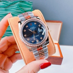 Rolex Đính Đá |Cặp Đôi |Mặt Xanh Dương |Dây Kim Loại Demi Rose Gold |Máy Pin (Máy Quartz) |Size 36x31mm