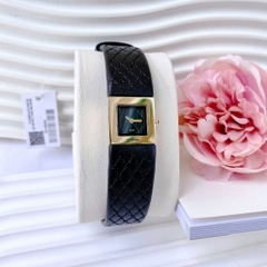 Chanel Matelasse |Nữ Giới |Mặt Vuông |Vàng Gold |Dây Da Đen |Máy Pin (Quartz) |Size 26mm