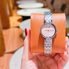 Christian Dior Họa Tiết Logo |Nữ Giới |Mặt Hồng |Dây Kim Loại Silver |Máy Pin (Quartz) |Size 28mm