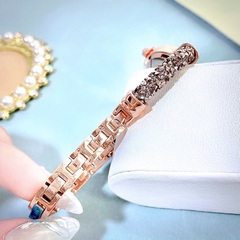 Davena Lắc Tay |Nữ Giới |Rose Gold |Đính Đá Xanh |Dây Kim Loại |Máy Pin |Size Nhỏ 28mm