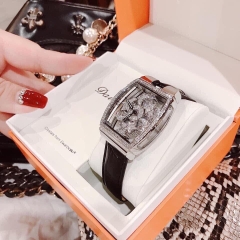 Davena Trăng Sao Xoay |Nữ Giới |Mặt Chữ Nhật |Dây Da Đen |Máy Pin (Quartz) |Size 32x44mm