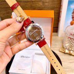 Davena Cartier |Nữ Giới |Full Đá |Rose Gold |Dây Da Đỏ |Máy Pin (Máy Quartz) |Size 34mm