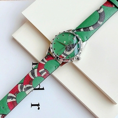 Gucci G-Timeless Textured |Nữ |Mặt Đầu Rắn |Dây Da Xanh Lá |Máy Pin (Quartz) |Size 38mm