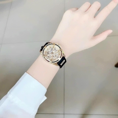 Guess Cut-Thru |Nữ Giới |Đính Đá Vàng Gold |Dây Sillicone Đen |Máy Pin (Quartz) |Size 38mm