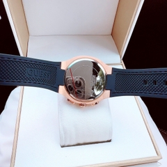 Guess Headline |Nam Giới |Mặt Vuông |Rose Gold |Dây Silicone Xanh |Máy Pin (Quartz) |Size 42mm