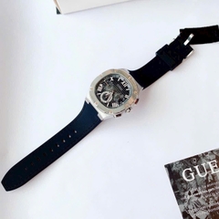 Guess Headline |Nam Giới |Mặt Vuông |Silver |Dây Silicone Đen |Máy Pin (Quartz) |Size 42mm
