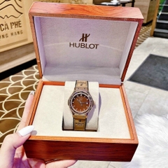 Hublot Geneve |Nữ Giới |Rose Gold |Đính Đá |Dây Da Nâu Bọc Silicone |Máy Pin (Máy Quartz) |Size 34mm