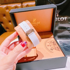 Hublot Geneve |Nữ Giới |Rose Gold |Đính Đá |Dây Silicone Trắng |Máy Pin (Máy Quartz) |Size 34mm