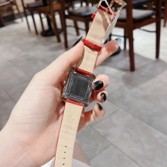 Michael Kors Lake |Nữ Giới |Mặt Chữ Nhật |Đính Đá |Dây Da Đỏ |Máy Pin (Quartz) |Size 32x39mm