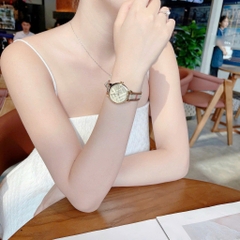 Burberry The Classic Round |Nữ Giới |Vàng Gold |Dây Vải Bọc Da Nâu |Máy Pin (Quartz) |Size 32mm