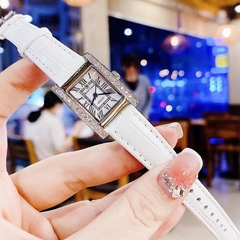 Royal Crown Mặt Chữ Nhật |Nữ Giới |Số La Mã |Đính Đá |Dây Da Trắng |Máy Pin (Quartz) |Size 20x28mm