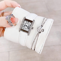 Royal Crown Mặt Chữ Nhật |Nữ Giới |Số La Mã |Đính Đá |Dây Da Trắng |Máy Pin (Quartz) |Size 20x28mm