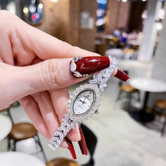 Royal Crown Mặt Elip |Nữ Giới |Đính Đá |Lắc Tay Trắng Silver |Máy Pin (Quartz) |Size 26mm