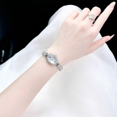 Royal Crown Mặt Oval |Nữ Giới |Silver |Lắc Tay Đính Đá |Máy Pin (Quartz) |Size 24mm