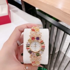 Royal Crown Mặt Xà Cừ |Nữ Giới |Đính Pha Lê Nhiều Màu |Lắc Tay Vàng Gold |Máy Pin (Quartz) |Size 34mm