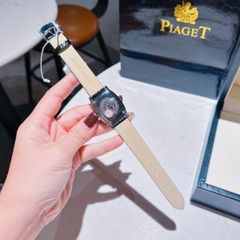 Versace Couture |Nữ Giới |Mặt Chữ Nhật |Silver |Dây Da Đen |Máy Pin (Quartz) |Size 30x38mm