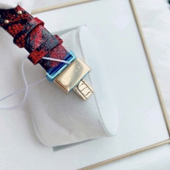 Versace Shadov |Nữ Giới |Mặt Tròn |Vàng Gold |Dây Da Đỏ |Máy Pin (Quartz) |Size 38mm