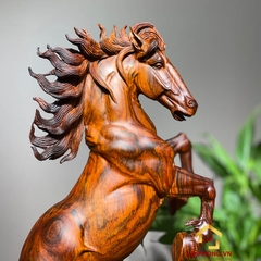Tượng ngựa gỗ phong thủy tài lộc bằng gỗ trắc kích thước 46x24x16 cm