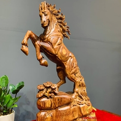 Tượng ngựa gỗ phong thủy tài lộc bằng gỗ cẩm kích thước 54x33x15 cm