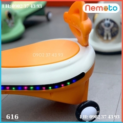 Xe Lắc Phi Hành Gia Có Đèn Nhạc Ngộ Nghĩnh - Cao Cấp Cho Bé Cưng - Màu Ngẫu Nhiên 616