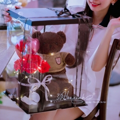 Hộp hoa và Gấu Teddy màu nâu ôm hoa sáp