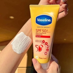 Serum Dưỡng Thể Vaseline Healthy Bright Daily Protection & Brightening Serum SPF 50+ PA++++ 300ML