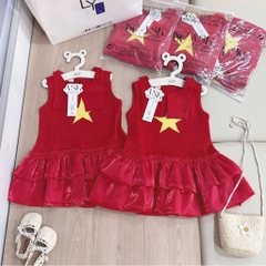VÁY LỤA THÊU CỜ ĐỎ SAO VÀNG BÉ GÁI SẴN(XẢ 39k)