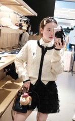 ÁO LEN CARDIGAN GẤU WHO TRẮNG VIỀN ĐEN NỮ THU ĐÔNG