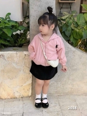 ÁO GIÓ THÊU NGỰA CÓ MŨ HỒNG BE DÀI TAY BÉ GÁI SẴN