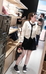 ÁO LEN CARDIGAN GẤU WHO TRẮNG VIỀN ĐEN NỮ THU ĐÔNG