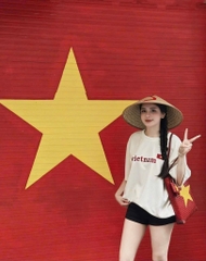 ÁO PHÔNG TRẮNG CHỮ VIỆT NAM ĐỎ NỮ MỚI