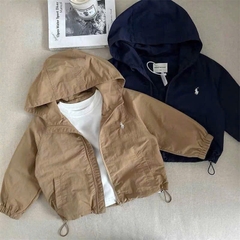 ÁO GIÓ CHỐNG NẮNG CHỐNG BỤI LOGO NGỰA DÀI TAY BÉ TRAI