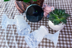 Máy hút sữa điện đôi Rozabi Basic Plus (có pin sạc)