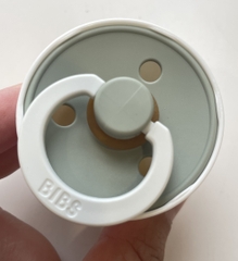 Ty ngậm núm tròn cao su tự nhiên BIBS Pacifier Colour Latex, Size 1 (0-6 tháng)