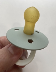 Ty ngậm núm tròn cao su tự nhiên BIBS Pacifier Colour Latex, Size 1 (0-6 tháng)