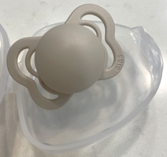 Ty ngậm núm dẹt Silicone BIBS Pacifier Couture, Size 1 (0-6 tháng) màu màu Vanilla