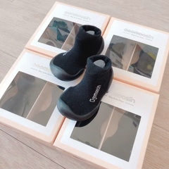 Giày cao su em bé - giày công thái học trẻ em Ggomoosin - speed đen đế đen