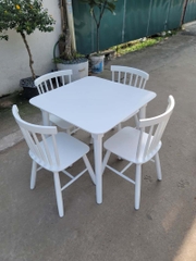 vai-tro-cua-bo-ban-an-4-ghe-trong-gia-dinh