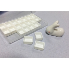 Pan rỗng đựng màu nhỏ gọn tiện lợi