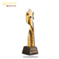 Cúp vinh danh kim loại
