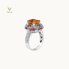 Nhẫn vàng trắng 18K gắn viên chủ Sapphire vàng thiên nhiên, viên phụ Emerald Columbia và kim cương thiên nhiên