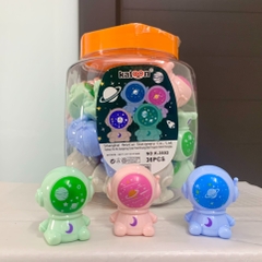 Chuốt hình Phi Hành Gia K-3802 (36 Cái/Lon) (60 Lon/Thùng)