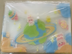 Bìa Sơ Mi Nút A4 Ngang Nhiều Hình (Giao Ngẫu Nhiên) (12 Cái/Xấp; 1200 cái/ Thùng)