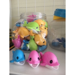 Chuốt Kiểu Hình Con Cá Heo FK1706 (48 Cái/Lon; 36 Lon/Thùng)