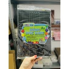 Win Q Bảng Đen Khổ A4 B04 Có Moust 2 MẶT PHẤN (4 Ô + 5 Ô)(10 Cái/ Lốc; 100 Cái/ Thùng)