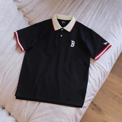 Polo Đen Cổ Kem Đỏ Chữ B