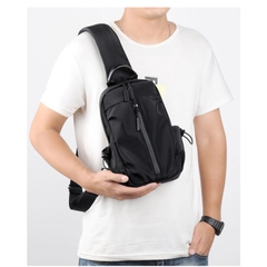 Túi Đeo Chéo Nam Chống Nước Thể Thao Có Cổng Sạc USB