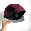 Nón Snapback vành thẳng SÂU ĐẦU logo chữ B cách điệu thêu nổi vải đỏ đô quai cài nút chất lượng cao Brand One Hat